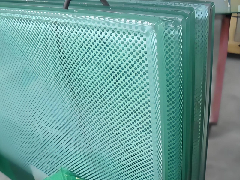 シルクスクリーンとデジタル印刷ガラスの違い