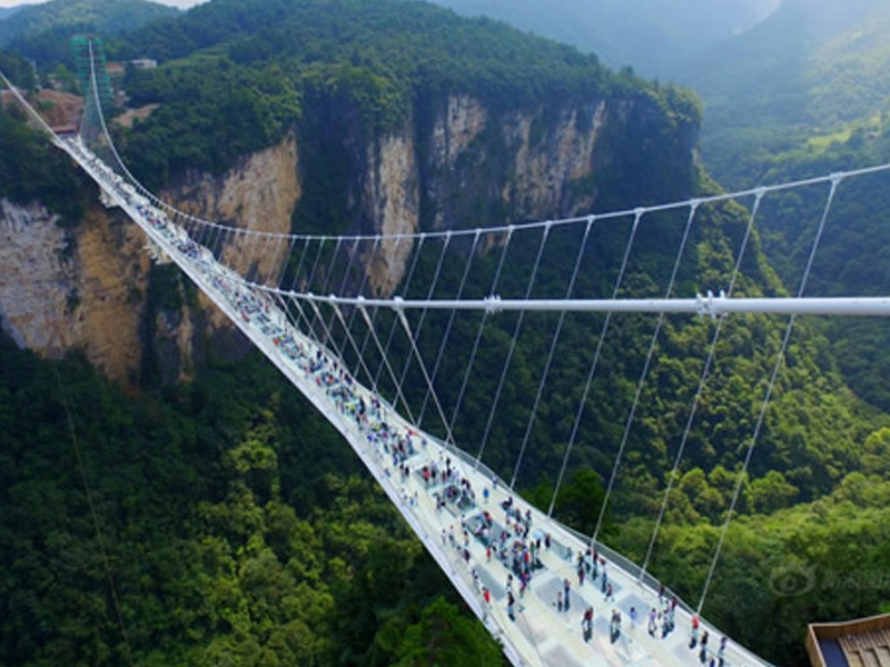 中国の有名なガラス橋 --- Zhangjiajieガラス橋