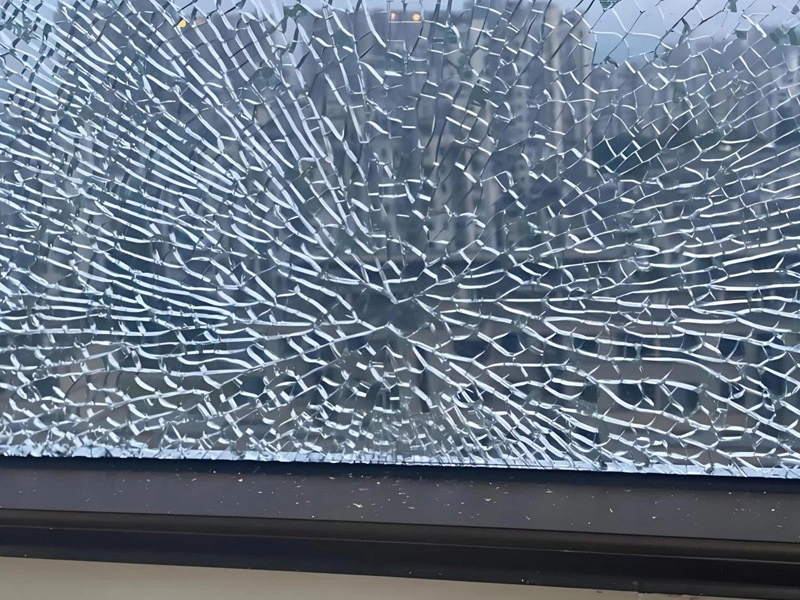 強化ガラスの自発的な破損の理由