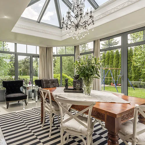 サンルームは冬は暖かく、夏は涼しくなります